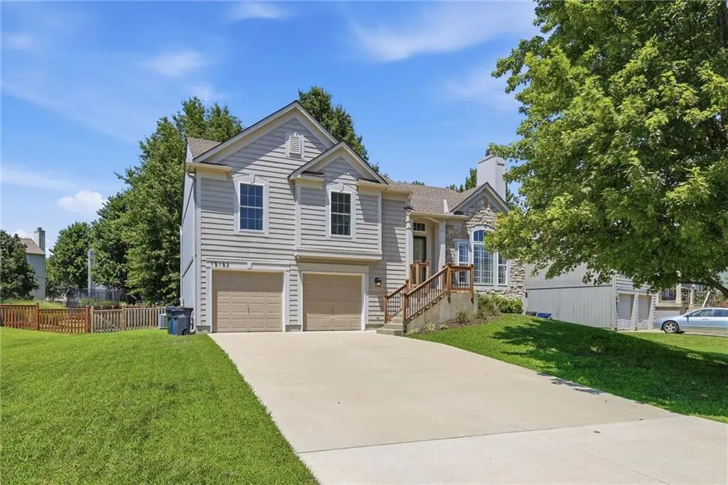 15152 W 157th TER, Olathe, KS 66062