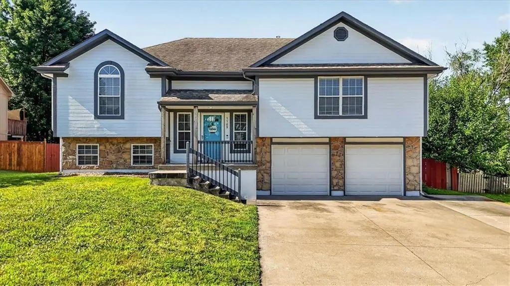 1109 White Oak CT, Raymore, MO 64083