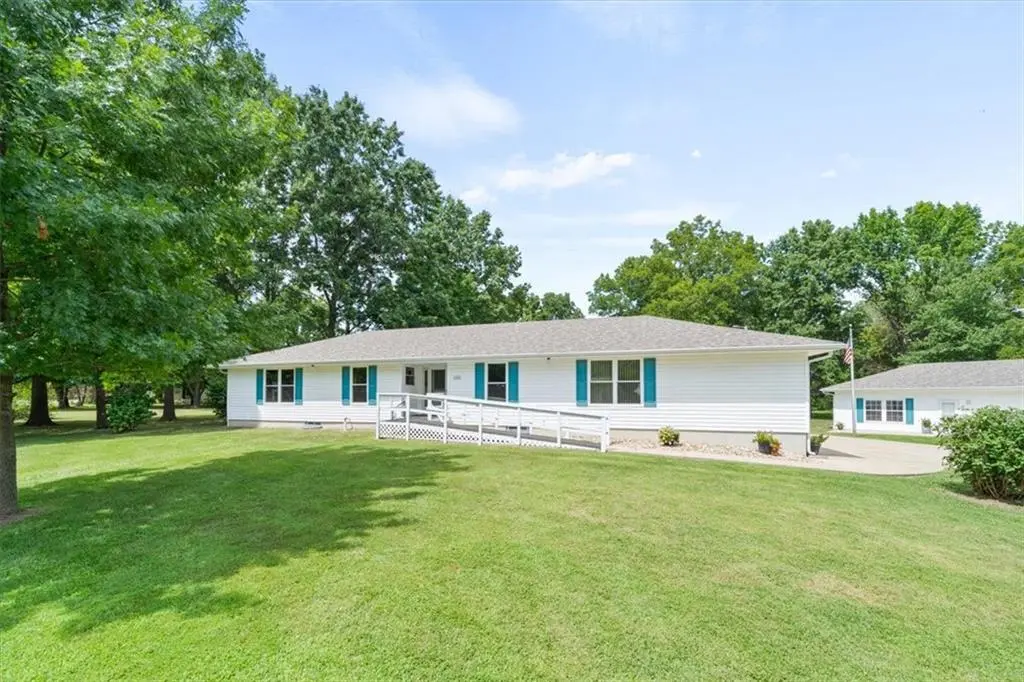 609 Main ST, East Lynne, MO 64743