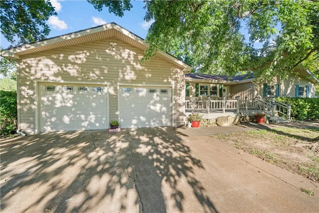 106 S Hazen ST, Erie, KS 66733