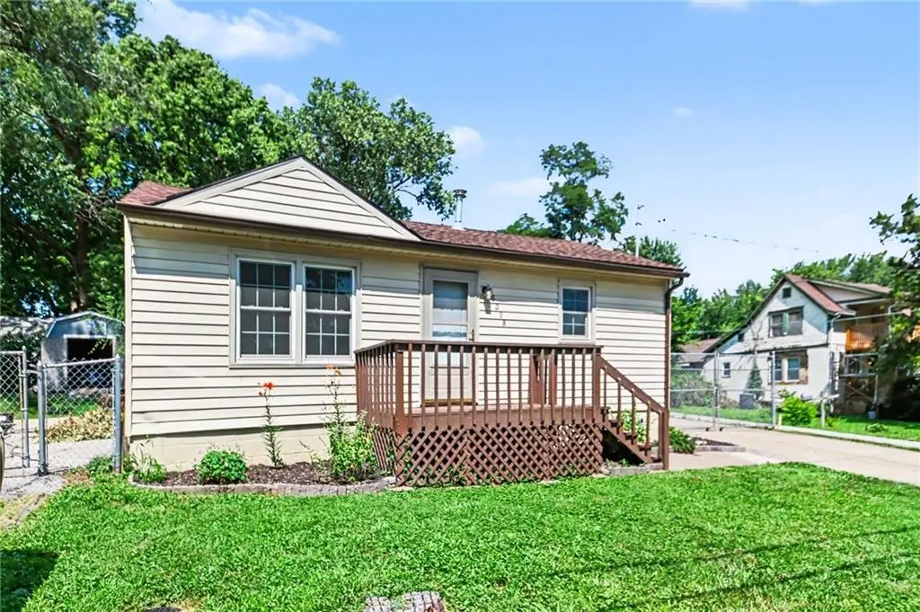 6308 Ravena RD, Pleasant Valley, MO 64068