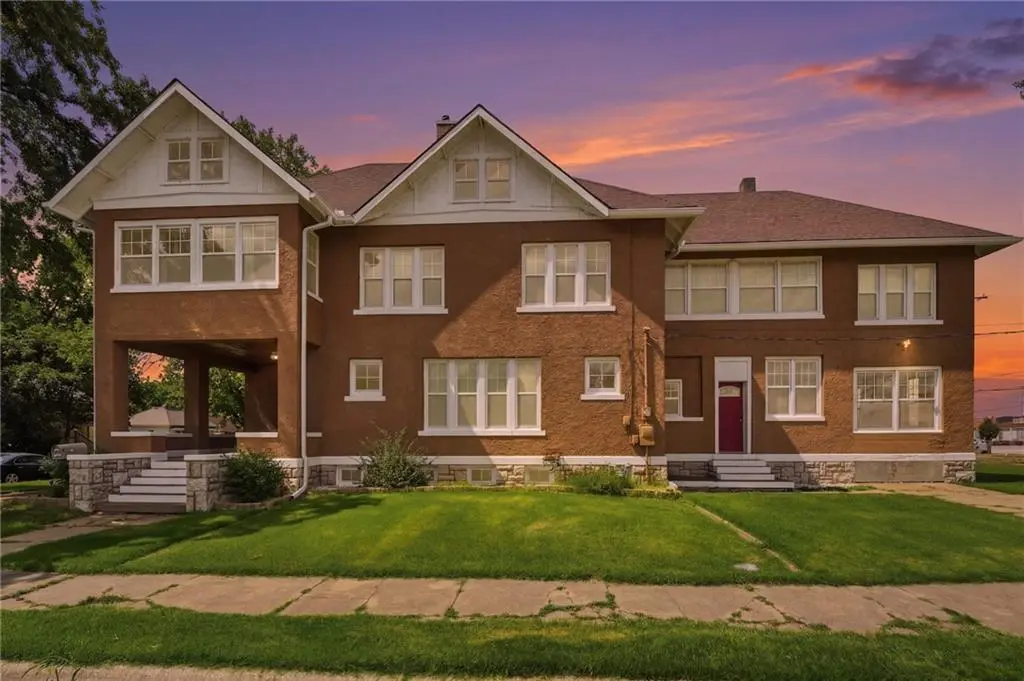 221 W 2nd ST, Ottawa, KS 66067