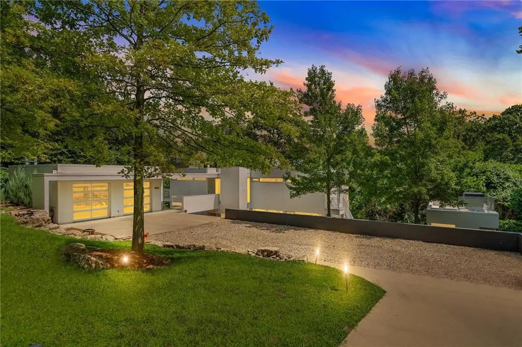 20602 CRICKETT LN, Lenexa, KS 66220