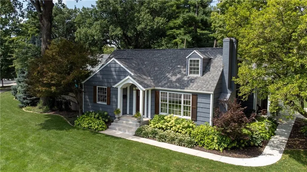 4432 Tomahawk RD, Prairie Village, KS 66208