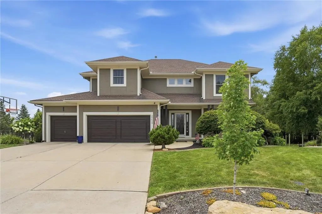 25419 W 150th TER, Olathe, KS 66061