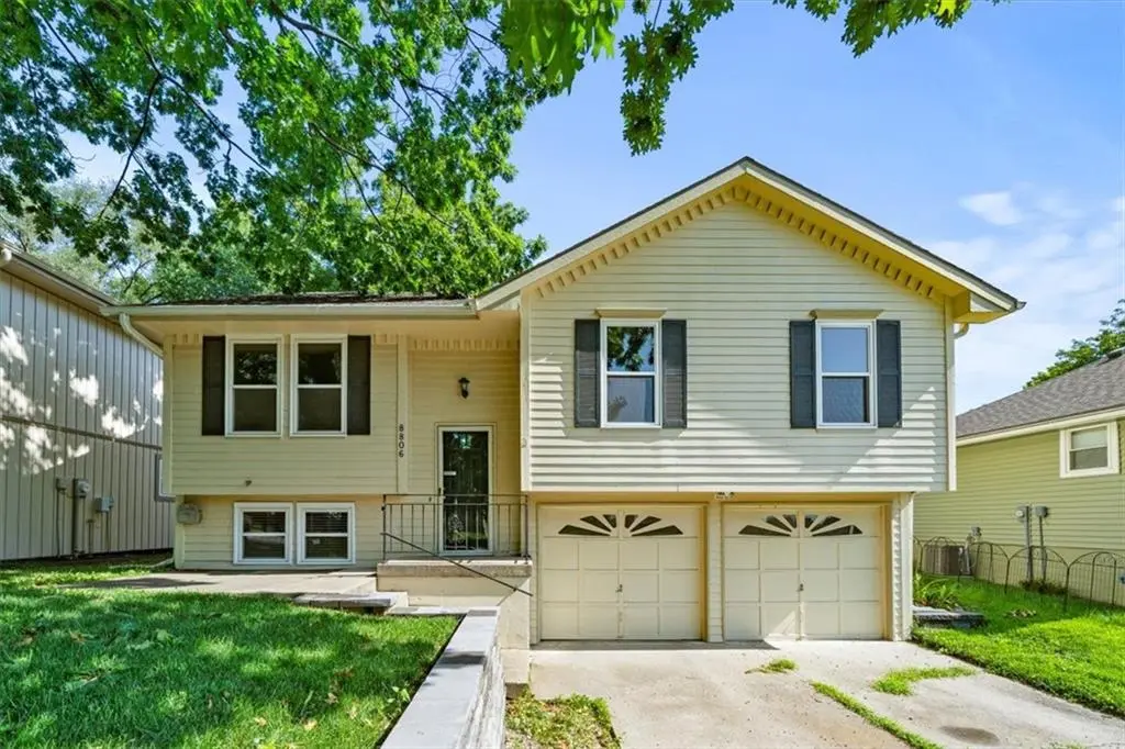 8806 NE 73rd ST, Kansas City, MO 64158