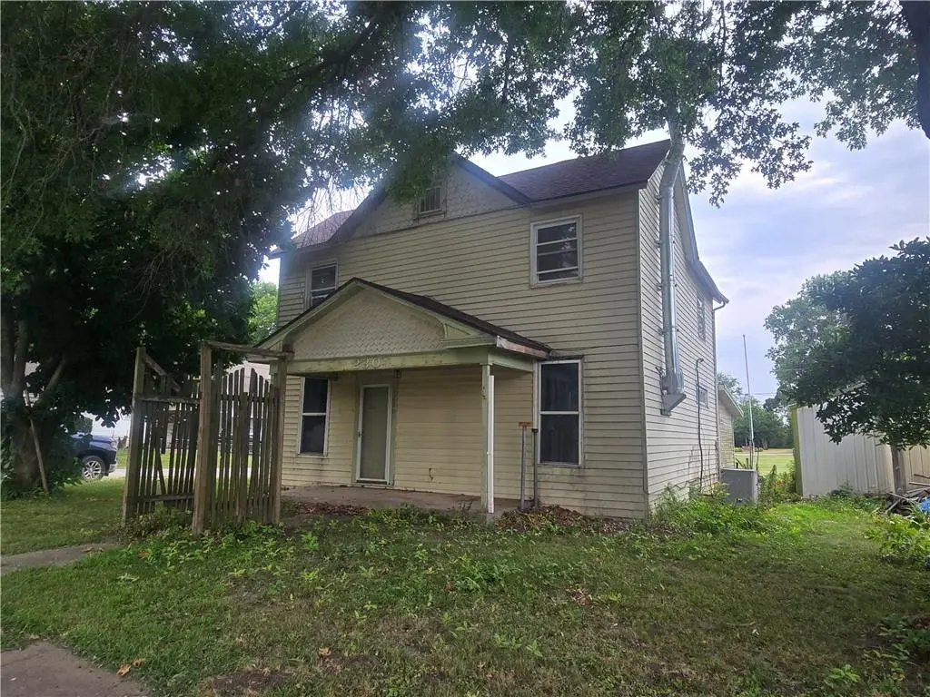 230 S Osage ST, Buckner, MO 64016