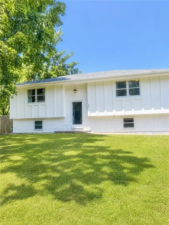402 Clinton ST, Lathrop, MO 64465