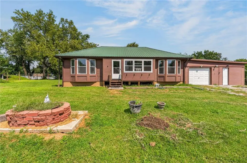 305 E Elm ST, Polo, MO 64671