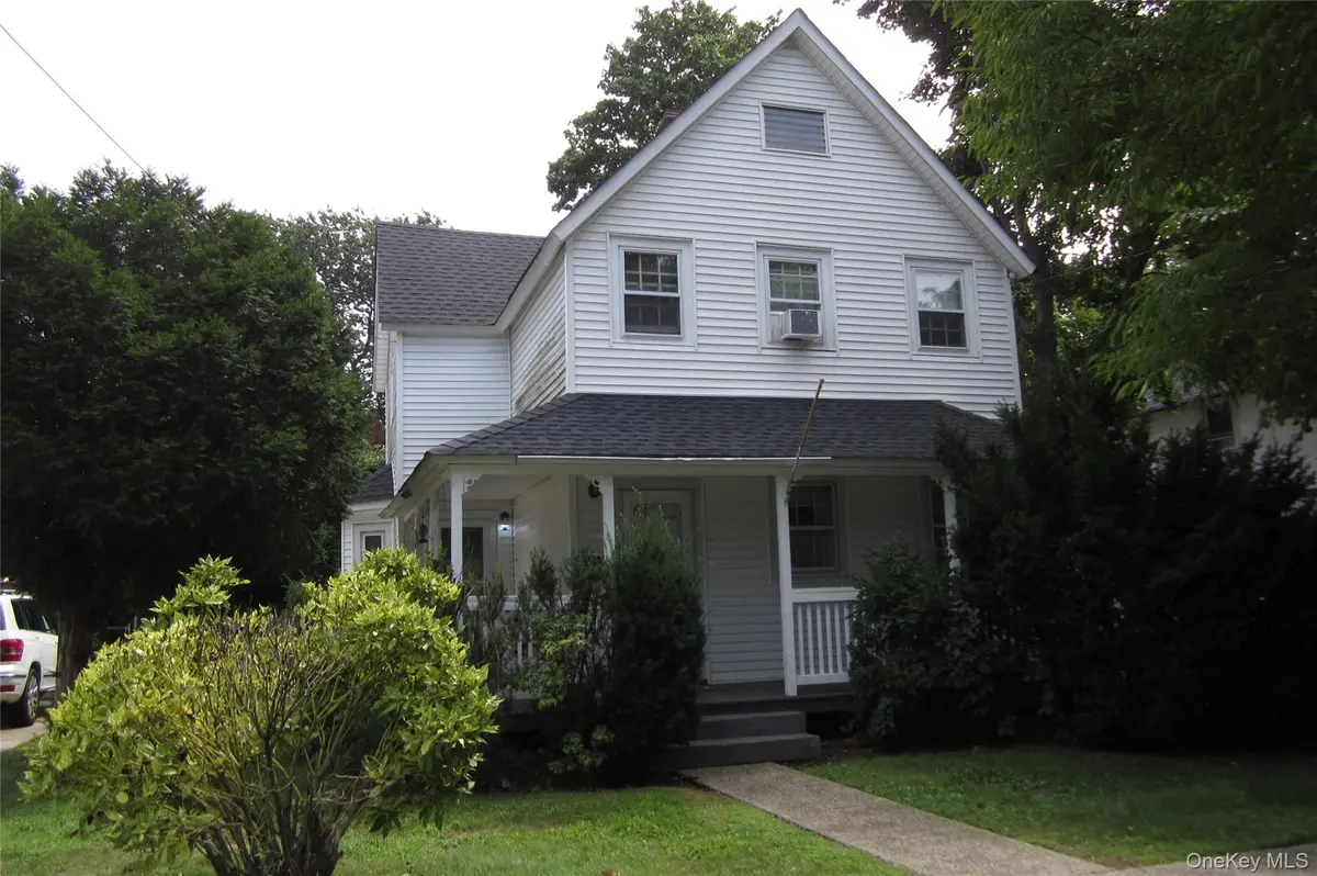 193 Cherry ST, Farmingdale, NY 11735