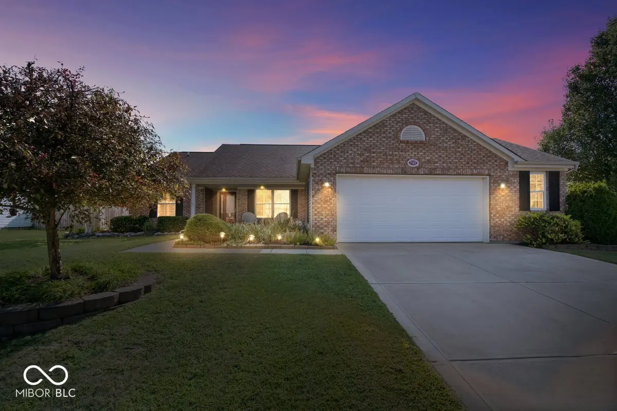 727 Crystal Farms DR, Avon, IN 46123
