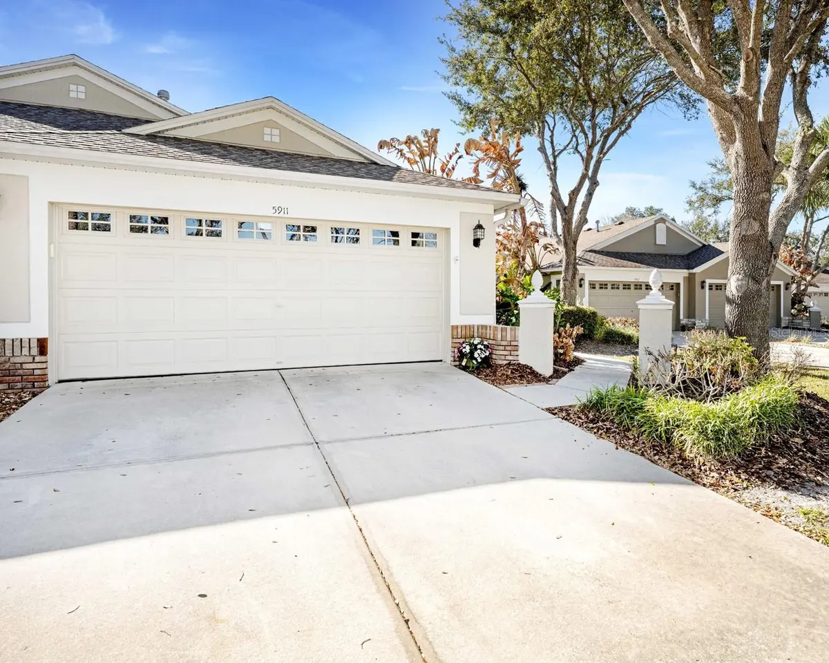 5911 PHOEBENEST DR, Lithia, FL 33547