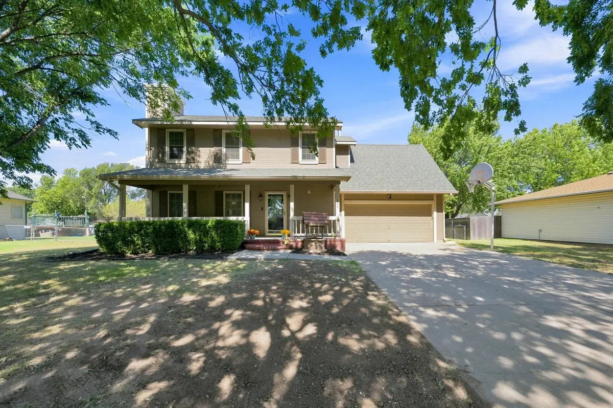 224 W Swanee Dr, Goddard, KS 67052