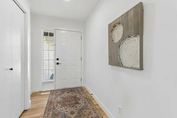 51 San Diego PL NE, Calgary, AB T1Y 7A3