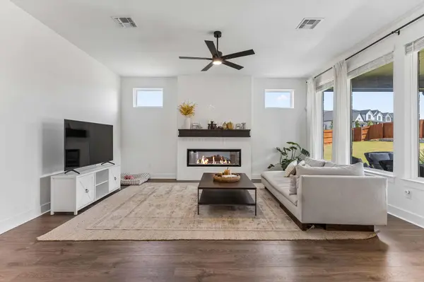 471 Diamondleaf DR, Buda, TX 78610