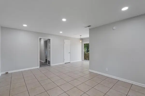 1407 Avebury CIR #A, Austin, TX 78753