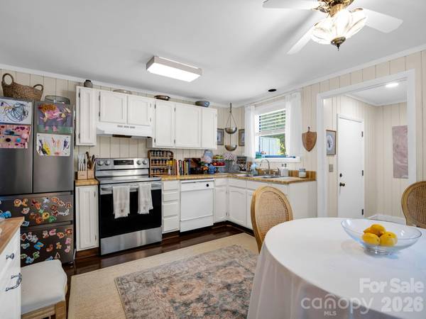 45 Lakeside Villas DR, Brevard, NC 28712