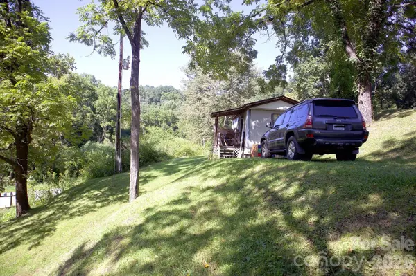 11 Jody LN, Weaverville, NC 28787