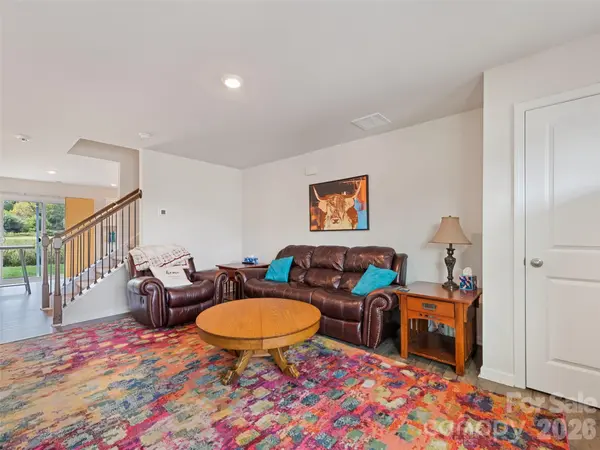 31 Clear Creek LN, Waynesville, NC 28785