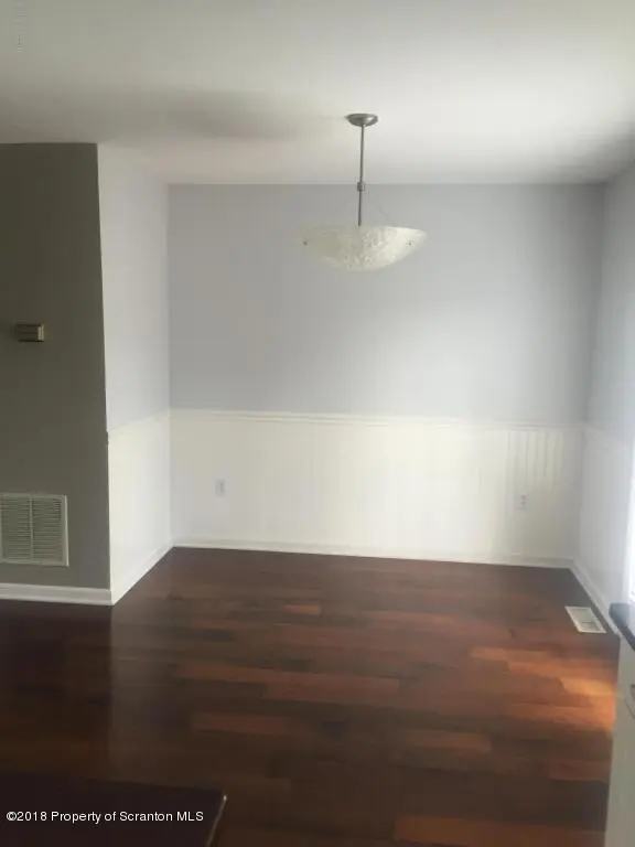 33 Briarwood WAY, South Abington Twp, PA 18411