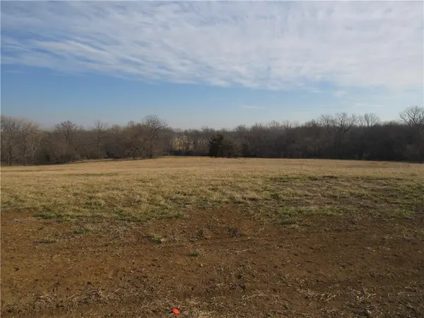 6 Travis LN, Harrisonville, MO 64701