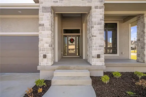 24195 W 91st TER, Lenexa, KS 66227