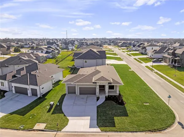 24195 W 91st TER, Lenexa, KS 66227