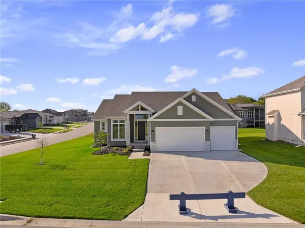25003 W 89th TER, Lenexa, KS 66227