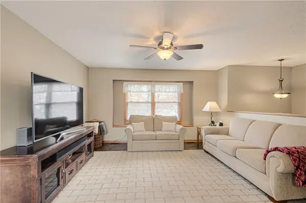 8718 Golden LN, De Soto, KS 66018