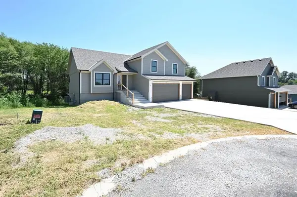 105 Wagers CIR, Dearborn, MO 64439