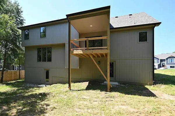 105 Wagers CIR, Dearborn, MO 64439