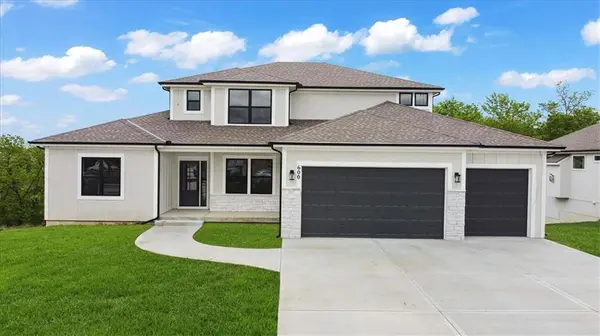 502 Blackhawke DR, Smithville, MO 64089