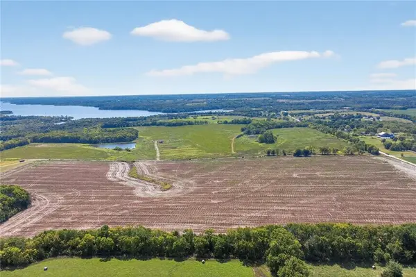 W 223 ST, Edgerton, KS 66021