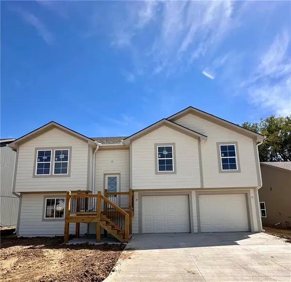 1307 NE Sequoia CT, Oak Grove, MO 64075