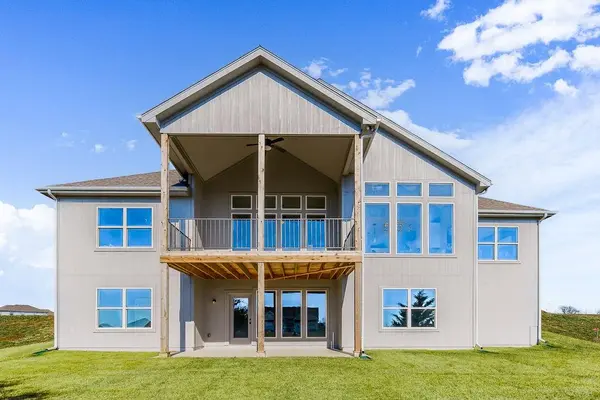 10755 Genesis DR, Parkville, MO 64152