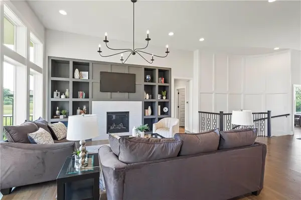 10600 Genesis DR, Parkville, MO 64152