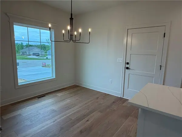 15750 Whitney CT, Basehor, KS 66007