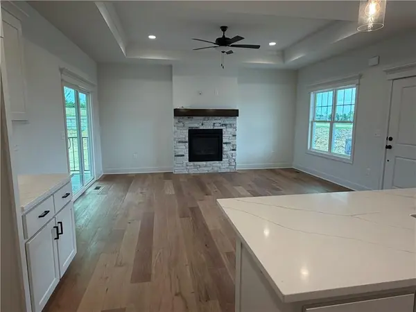 15750 Whitney CT, Basehor, KS 66007