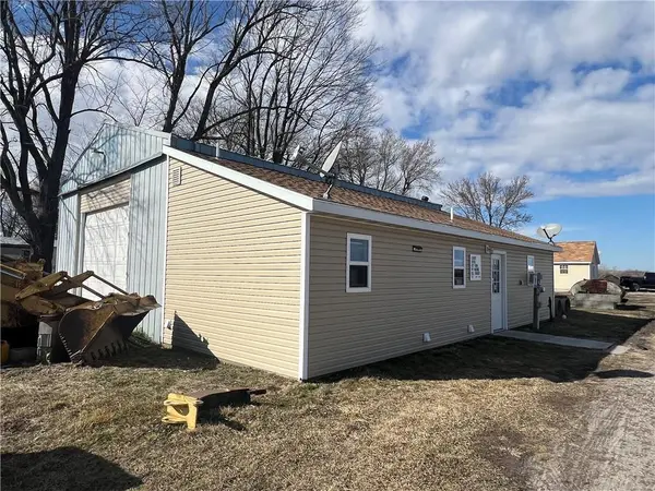 713 & 711 Vine ST, Burlington Junction, MO 64428