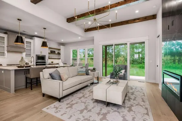 2624 NE Woodland Oak DR, Lee's Summit, MO 64086