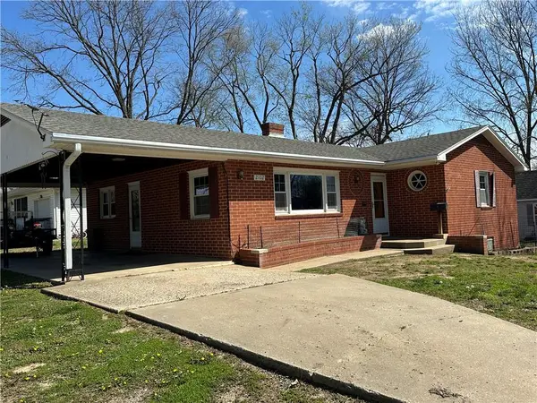2102 Franklin AVE, Lexington, MO 64067