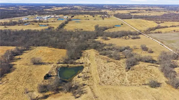 32910 S Gregg RD, Creighton, MO 64739