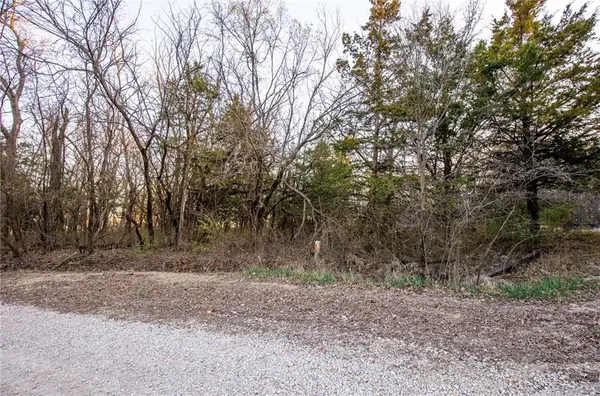 114 W Sugar Lake DR, Mound City, KS 66056