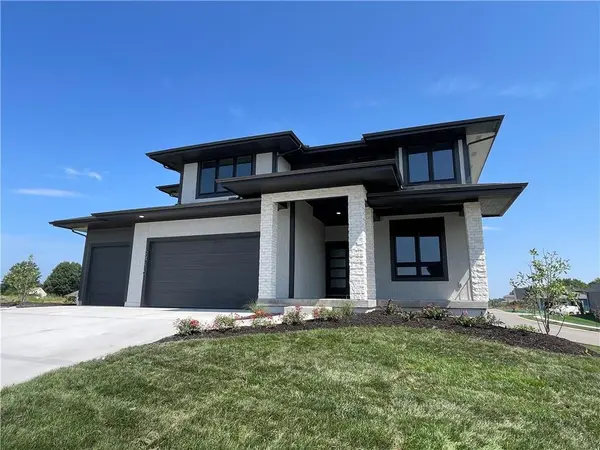 15436 W 161st TER, Olathe, KS 66062