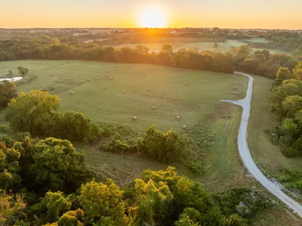 S Outer Belt RD, Lone Jack, MO 64070