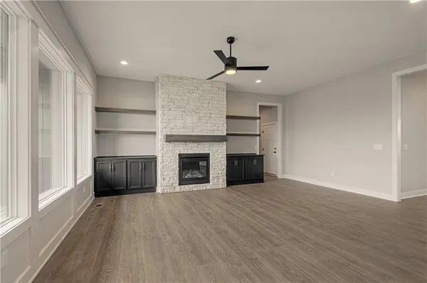 17157 S Laurelwood ST, Olathe, KS 66062
