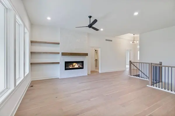 2601 NE Crestview ST, Blue Springs, MO 64029