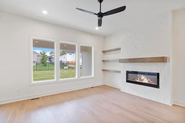 2601 NE Crestview ST, Blue Springs, MO 64029
