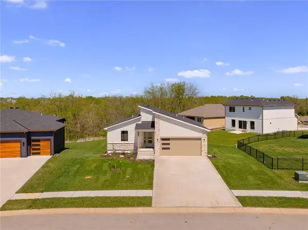 704 SE 21st ST,  Oak Grove,  MO 64075