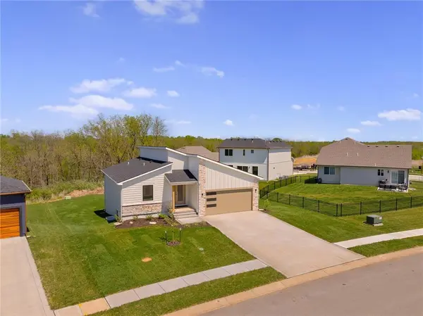 704 SE 21st ST, Oak Grove, MO 64075
